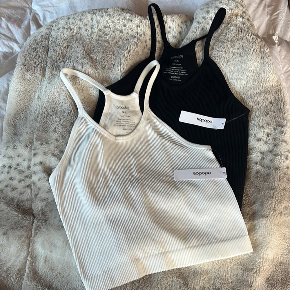 2 PACK! Brand new with tags Ododos 2pack black and white king crop tanks M/L